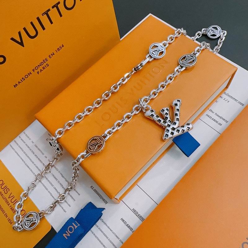 LV Necklace 01yxx272